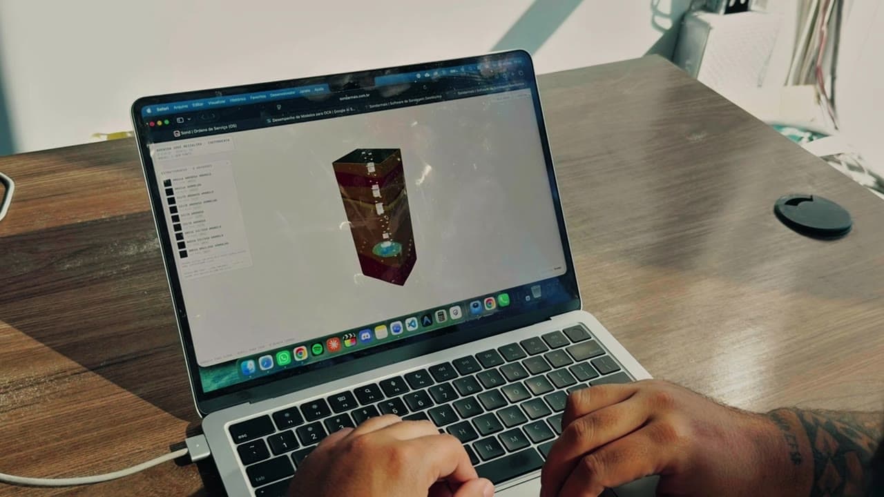 Sondarmais em uso, com o Perfil 3D geotécnico aberto na plataforma